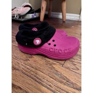 Crocs Pink & Black Fleece Lined Slippers – Kids Size 1